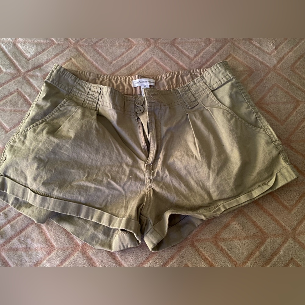 ambiance apparel size Medium khaki shorts